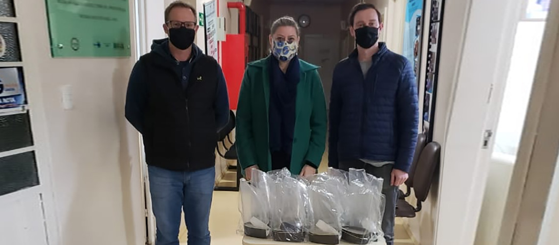 Movix e CESURG doam 100 máscaras para a APAE de Marau