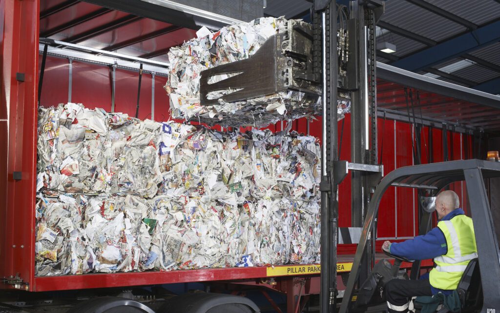 Empilhadeira na Reciclagem de Residuos